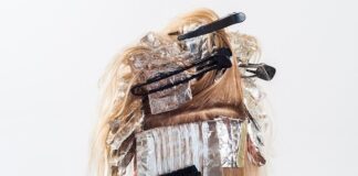 dlaczego farbowanie włosów je niszczy