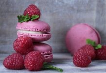 Czy do ciasta kruchego można dać jogurt zamiast śmietany?